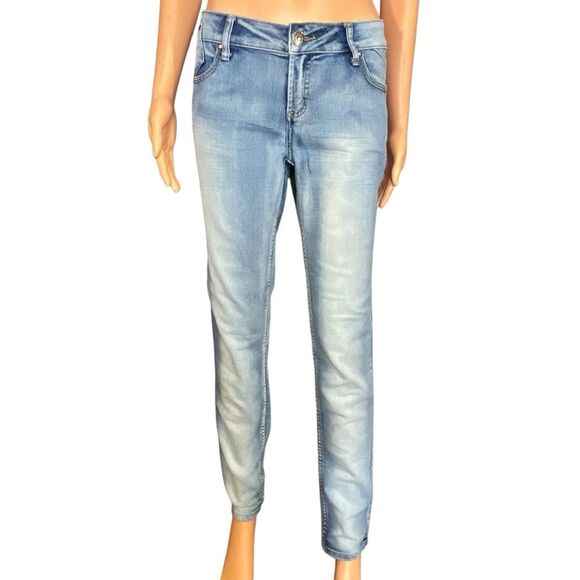 Rue21 Distressed Light Wash Denim Jeans Juniors Size 11-12 Pockets - Picture 1 of 8